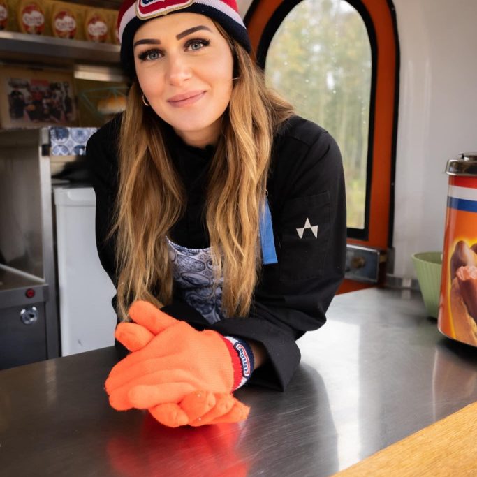 Broodje Unox foodtruck Meisje in Unox foodtruck